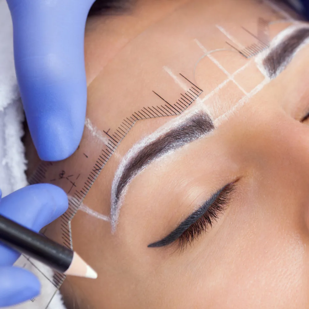 Augenbrauen-Design beim Permanent Make-up