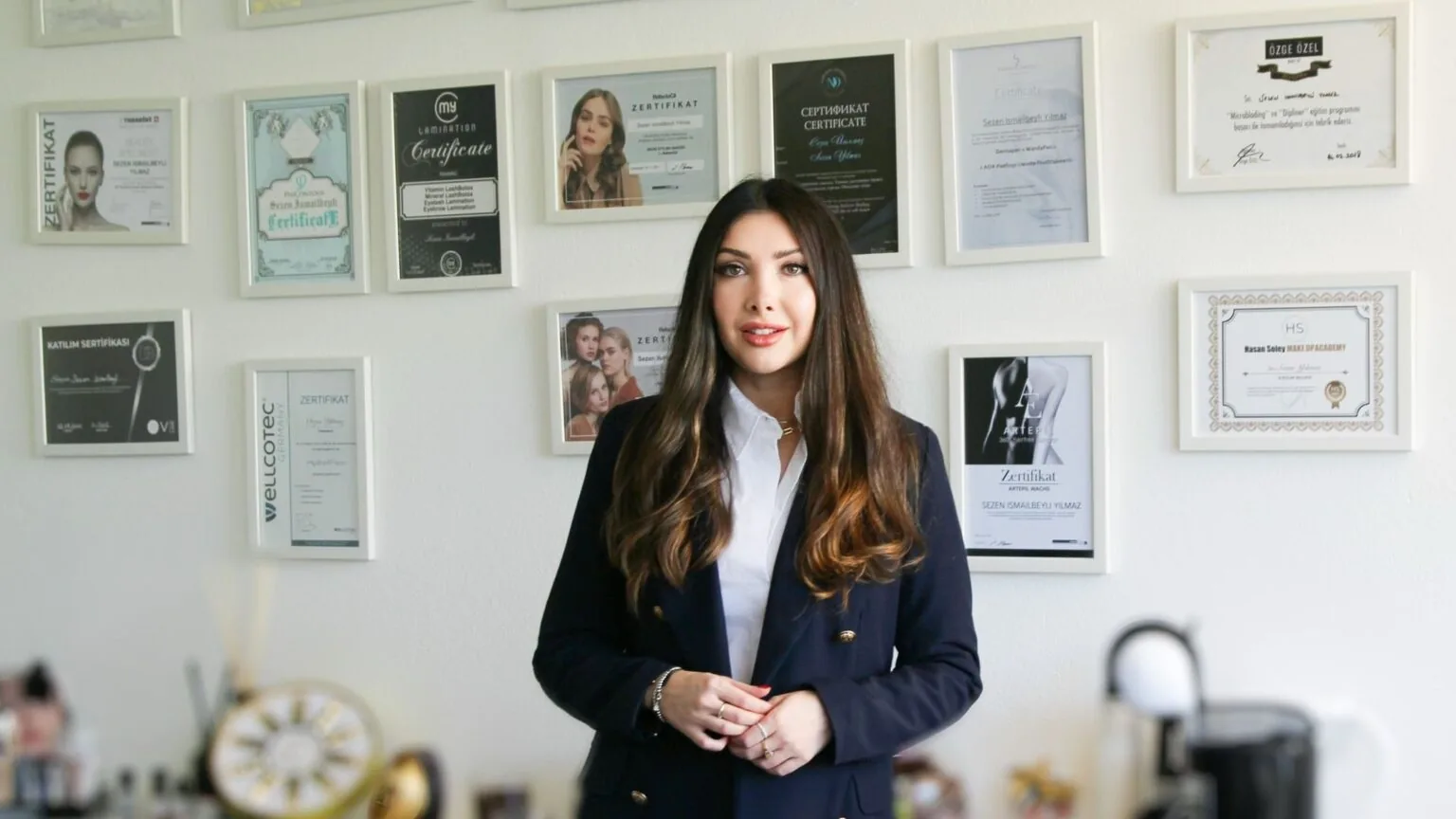 Sezen im Studio von Ada Beauty in Küsnacht