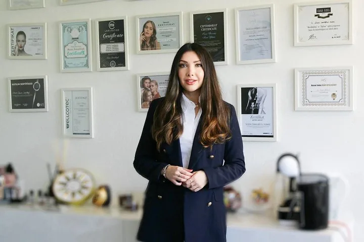 Sezen, Kosmetikerin bei Ada Beauty